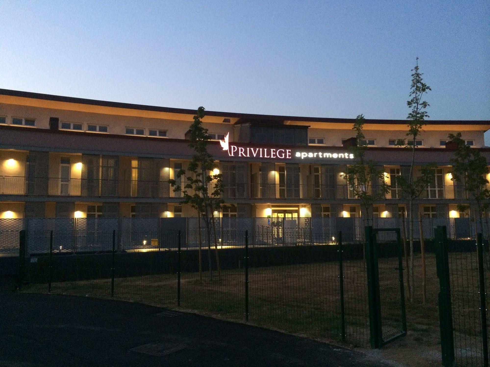 พรีวิเลจ อพาร์ตเมนต์ Aparthotel วิแมร์คาเต ภายนอก รูปภาพ