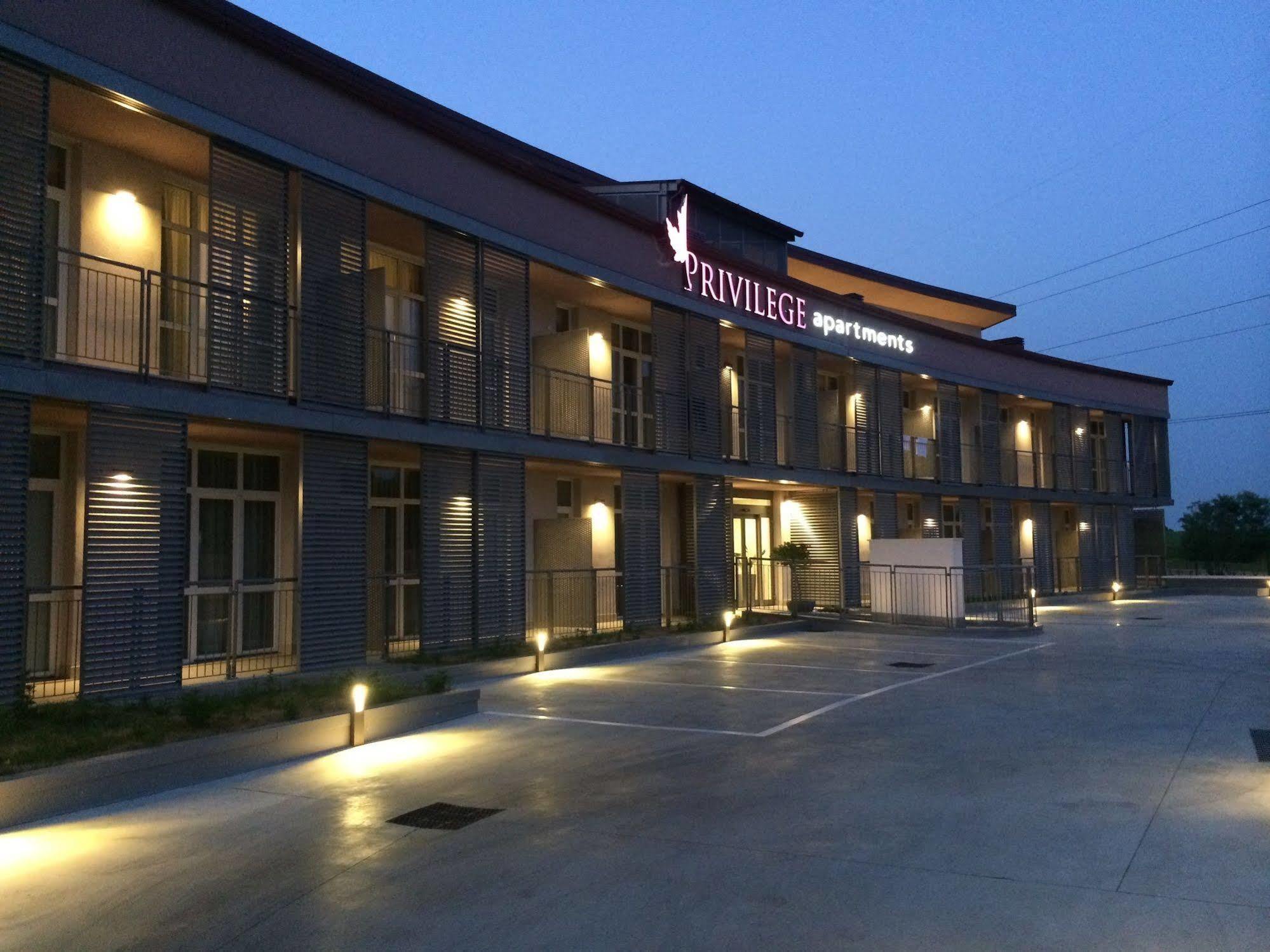 พรีวิเลจ อพาร์ตเมนต์ Aparthotel วิแมร์คาเต ภายนอก รูปภาพ