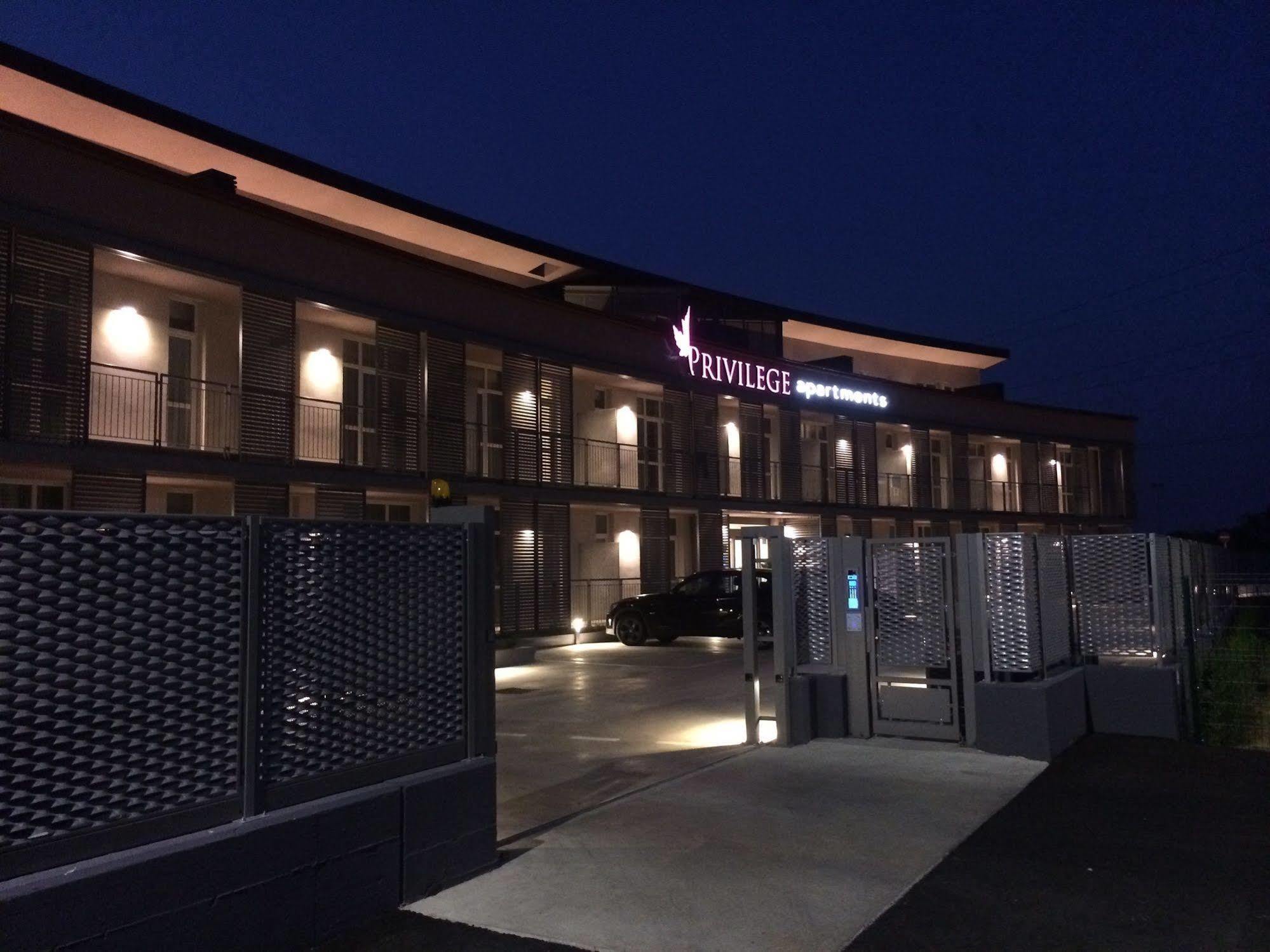 พรีวิเลจ อพาร์ตเมนต์ Aparthotel วิแมร์คาเต ภายนอก รูปภาพ