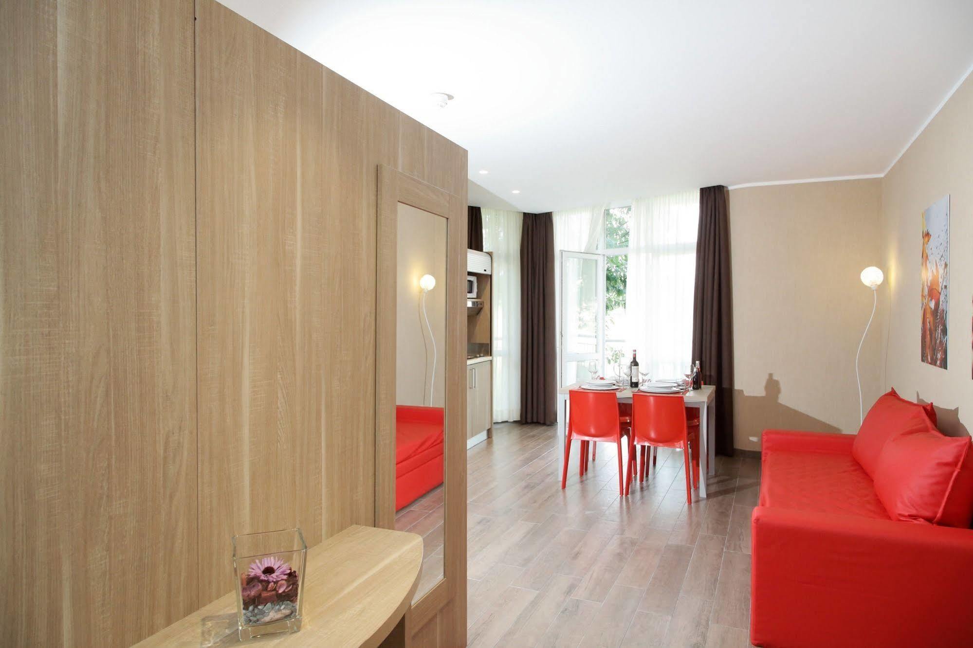 พรีวิเลจ อพาร์ตเมนต์ Aparthotel วิแมร์คาเต ภายนอก รูปภาพ
