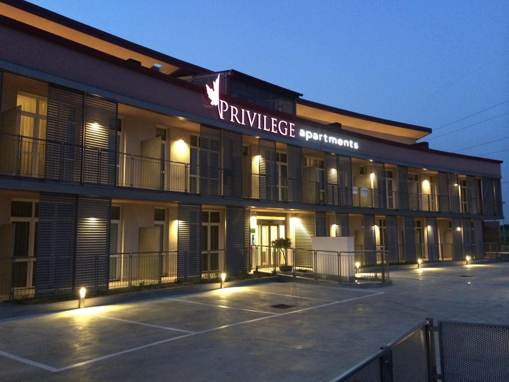 พรีวิเลจ อพาร์ตเมนต์ Aparthotel วิแมร์คาเต ภายนอก รูปภาพ
