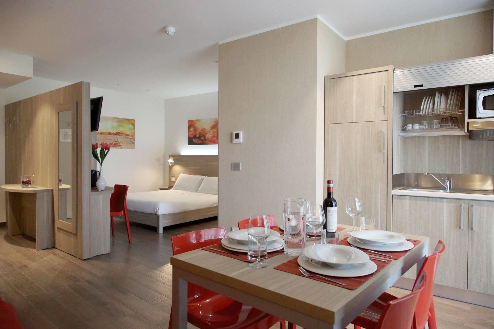 พรีวิเลจ อพาร์ตเมนต์ Aparthotel วิแมร์คาเต ภายนอก รูปภาพ